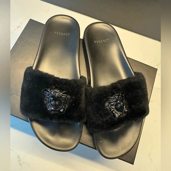 Versace la Medusa fur slide sandals black logo with box & reciept size 40 or 9.5 - Picture 2 of 7